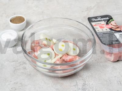 Kiaulienos šašlykas su svogūnais majoneze Žingsnis 1