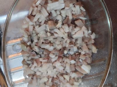 Salotas „Silkė po šubą“ su sūriu ir obuoliu Žingsnis 3