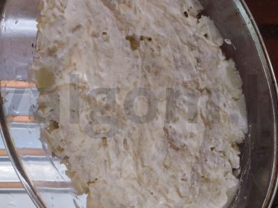 Salotas „Silkė po šubą“ su sūriu ir obuoliu Žingsnis 4