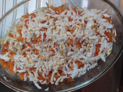 Salotas „Silkė po šubą“ su sūriu ir obuoliu Žingsnis 5