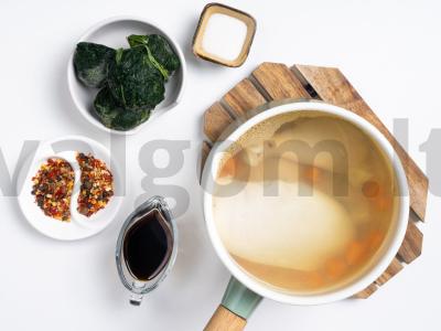 Sotūs ramenas su vištiena Žingsnis 1