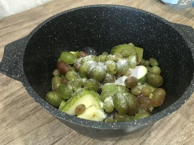 Kvapnus kompotas iš sezoninio vynuogės ir sunokusių kriaušių Žingsnis 2