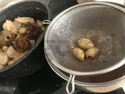 Kvapnus kompotas iš sezoninio vynuogės ir sunokusių kriaušių Žingsnis 4