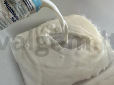 Ploni blynai be skylučių su alyvuogių aliejumi ant putpelės kiaušinio Žingsnis 2