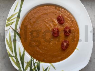 Keptas daržovių pomidorų sriuba pagrindine nuotrauka