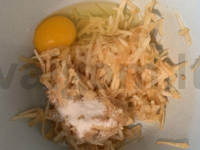 Obuolių blynai su cinamonu ant vištos kiaušinio Žingsnis 2