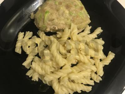 Vaikiški vištienos kotletai su cukinija pagrindine nuotrauka