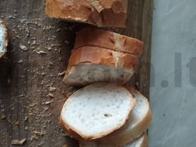 Brusketa su pomidorais ir tryniu Žingsnis 1