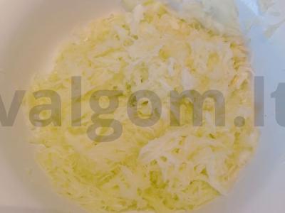 Cukinijų pyragas su dešra Žingsnis 1