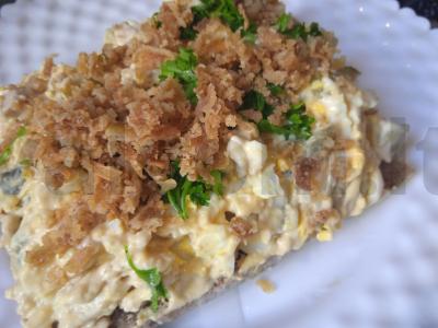 Čiabatta su menkių paštetu ir džiovintu svogūnu pagrindine nuotrauka