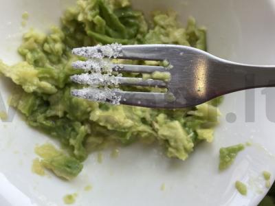 Avokadų ir citrinos brusketė Žingsnis 3