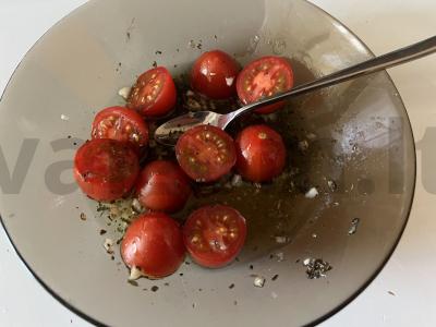 Kepti pomidorai alyvuogių aliejuje su česnaku ir prieskoniais Žingsnis 4
