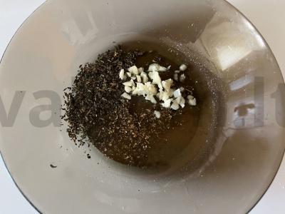 Kepti pomidorai alyvuogių aliejuje su česnaku ir prieskoniais Žingsnis 3