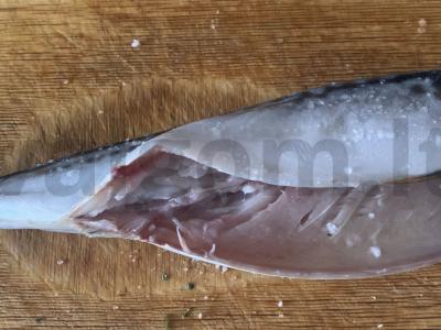 Skumbrė, kepta su daržovėmis Žingsnis 3