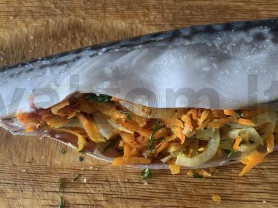 Skumbrė, kepta su daržovėmis Žingsnis 4