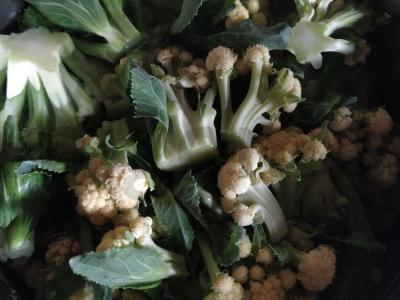 Kepamos kiaulienos dešrelės su žiediniais kopūstais Žingsnis 3