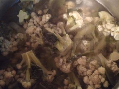 Kepamos kiaulienos dešrelės su žiediniais kopūstais Žingsnis 4