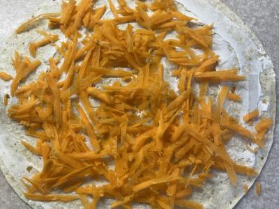 Ritinys su morkomis, vištiena ir baziliku Žingsnis 2