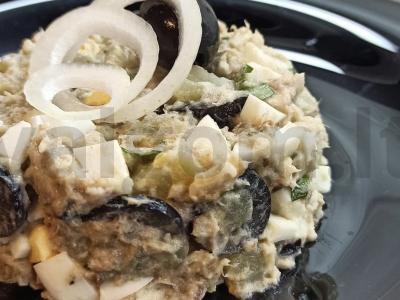 Žuvies konservų salotos pagrindine nuotrauka