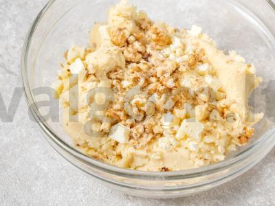 Sausainiai su baltuoju šokoladu ir graikiniais riešutais Žingsnis 2