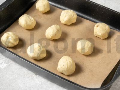 Sausainiai su baltuoju šokoladu ir graikiniais riešutais Žingsnis 3