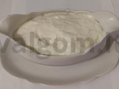 Kvapnus jogurtinis kremas namuose pagrindine nuotrauka