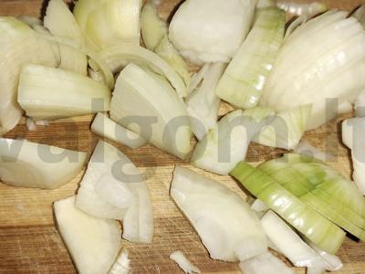 Kiaulienos šoninė, garinta šviesiame aluje su svogūnais Žingsnis 2