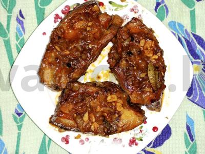 Kiaulienos šoninė, garinta šviesiame aluje su svogūnais pagrindine nuotrauka