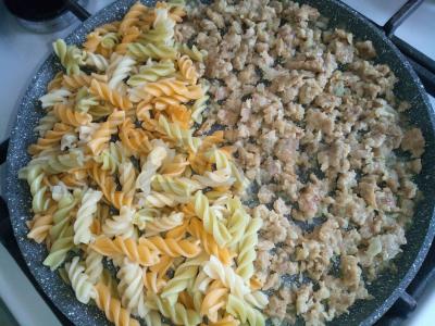 Fusilli makaronai su pesto padažu ir faršu Žingsnis 2