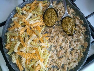 Fusilli makaronai su pesto padažu ir faršu Žingsnis 3