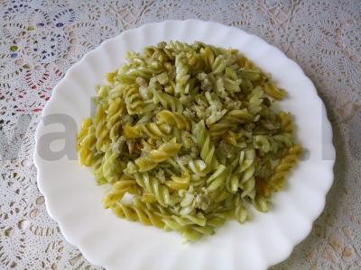 Fusilli makaronai su pesto padažu ir faršu pagrindine nuotrauka