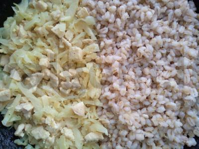 Perlovka su troškinta vištiena ir kopūstais Žingsnis 3