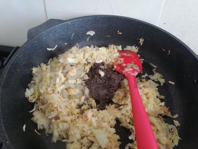 Kopūstų ir grybų pyragėliai Žingsnis 5