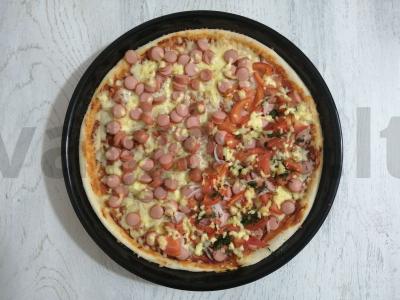 Pica su raudonuoju svogūnu pagrindine nuotrauka