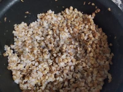 Grikių košė su troškiniu pagrindine nuotrauka