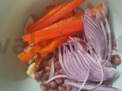 Salotas „Grozny“ su vištiena ir pupelėmis Žingsnis 3