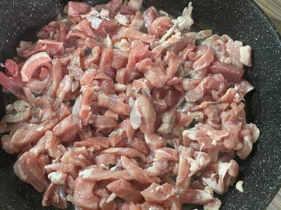 Guliašas su pievagrybiais Žingsnis 1