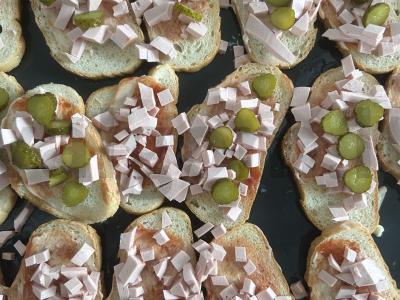 Patingėlių pica su virta dešra, sūriu ir daržovėmis Žingsnis 5