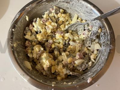 Sotūs salotas su ruginių sausainių ir rūkytos dešros Žingsnis 5