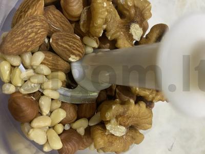 Riešutų pasta „Super nauda organizmui“ Žingsnis 1