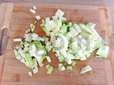 Spagečiai su cukinija ir pomidorais Žingsnis 1