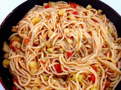 Spagečiai su cukinija ir pomidorais Žingsnis 6