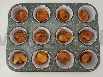 Švelnūs sūrio Maasdam ir džiovintų abrikosų keksiukai Žingsnis 1