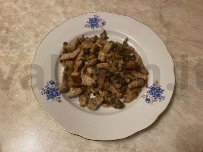 Kiauliena su grybais, česnaku ir prieskoniais Žingsnis 6