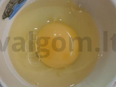 Svogūnai tešloje prie mėsos patiekalų Žingsnis 4