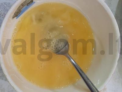 Svogūnai tešloje prie mėsos patiekalų Žingsnis 5