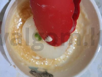 Svogūnai tešloje prie mėsos patiekalų Žingsnis 7