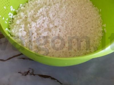 Plovas su vištiena, razinomis ir barbaruškomis Žingsnis 2