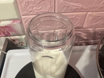 Pieninis kokteilis „Rožinė malonė“ su braškėmis Žingsnis 1