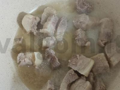 Padažas su makaronais, mėsa ir daržovėmis Žingsnis 1